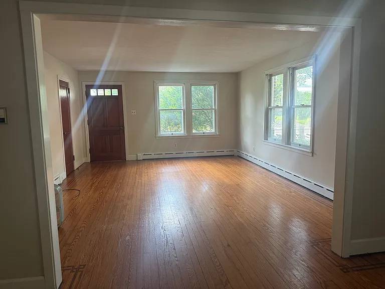 126 W York St — Photo 7