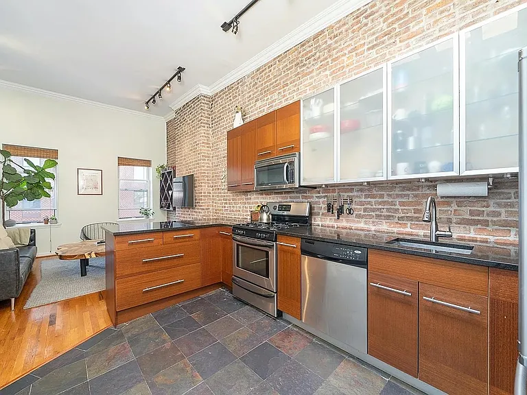 68 Park Ave #8 — Photo 4