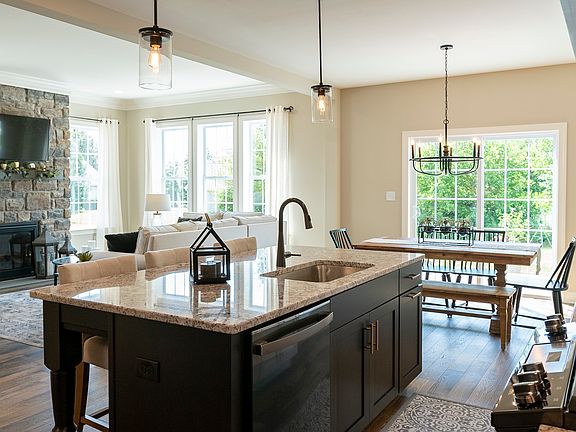 Vynecrest Traditional Kitchen