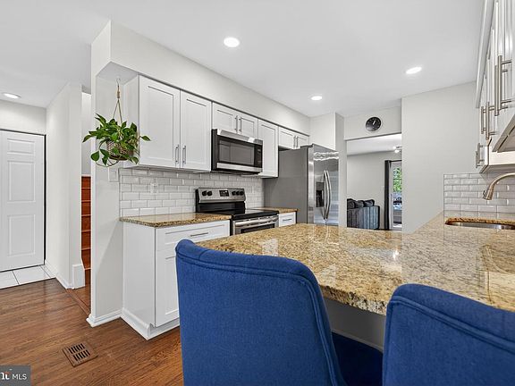 4th image of 1327 Carlsbad Dr