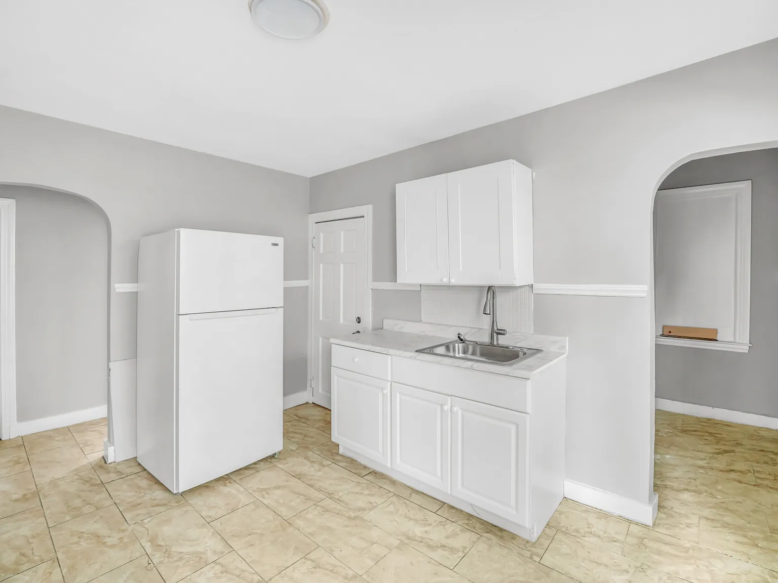 3 bed, 922 sqft, $2,150 — Photo 2