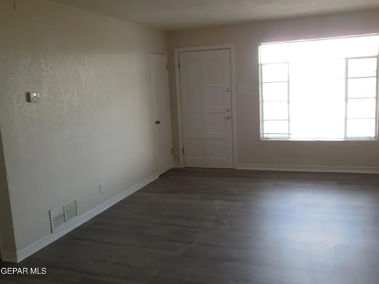 701 W Yandell Dr #8 — Photo 4