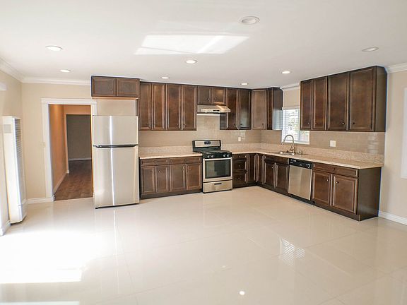 3rd image of 2924-2932 Suncrest Dr