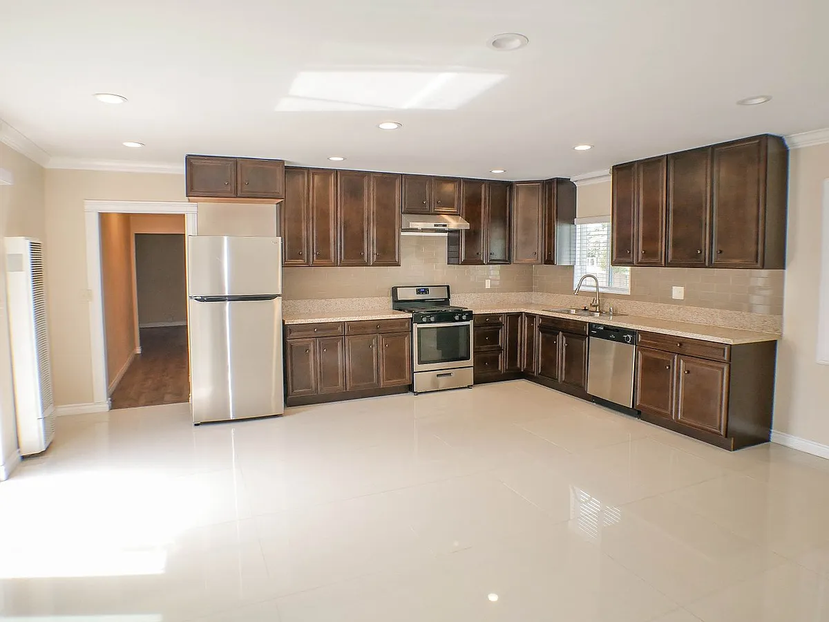 Building Photo - 2924-2932 Suncrest Dr