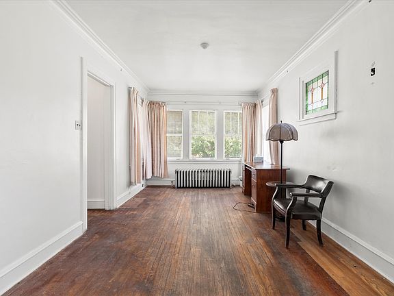 3rd image of 2718 N Nordica Ave