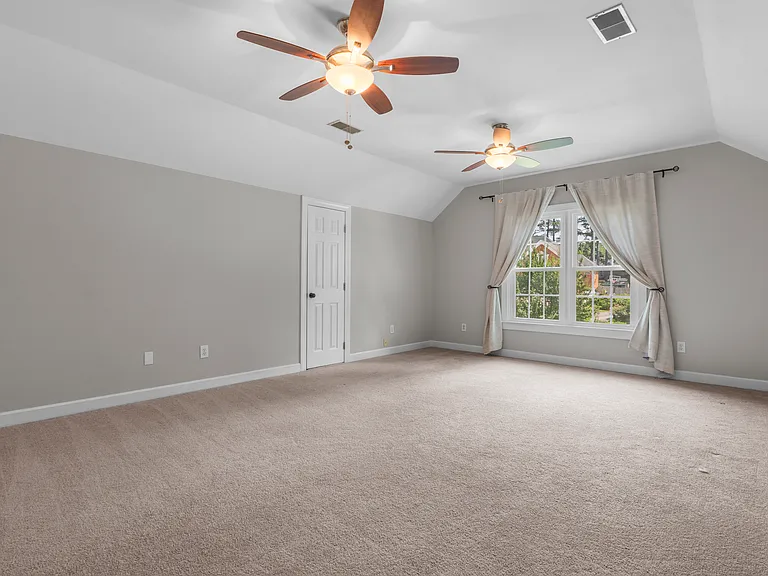 101 Hollingwood Dr — Photo 28
