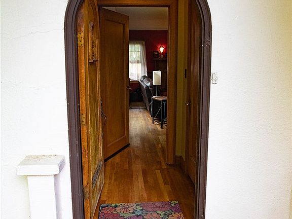 3rd image of 793 4th Ave N
