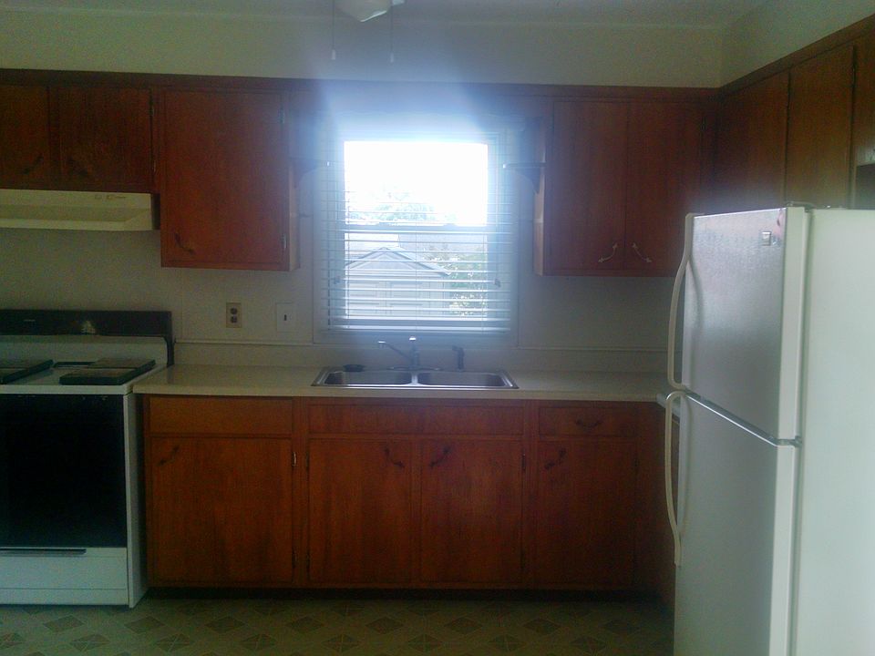 2nd image of 131 Weber St