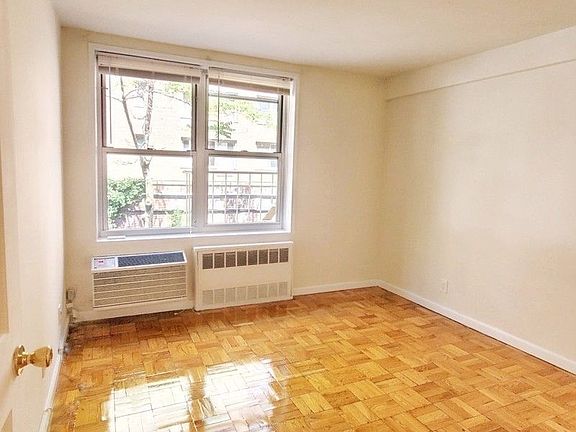 3rd image of 401 W 56th St APT 1M