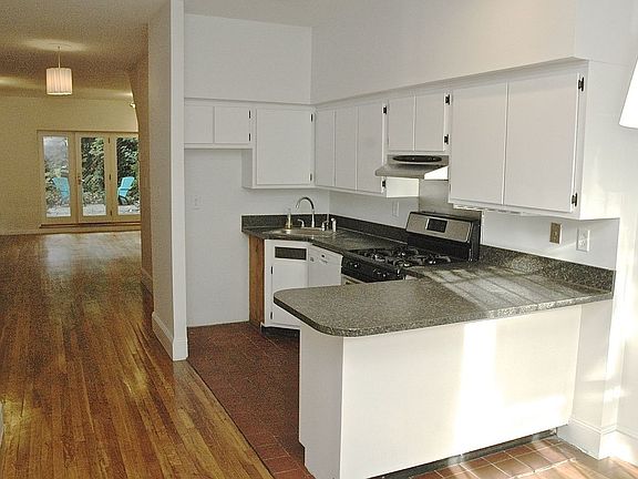 5th image of 479 Pacific St APT 1