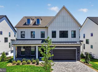 861 N Manchester St, Arlington, VA 22205
