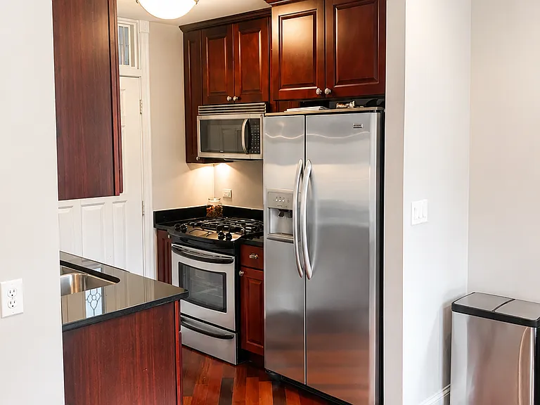 900 W Winona St #1 — Photo 2