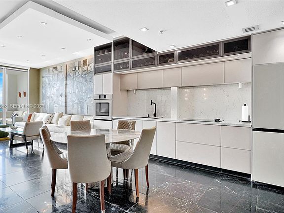 4th image of 725 NE 22nd St APT 11E