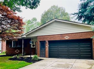 30 Lakeside Ct, West Seneca, NY 14224