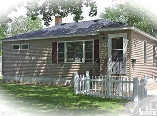 1539 Slayton Ave, Grand Haven, MI 49417