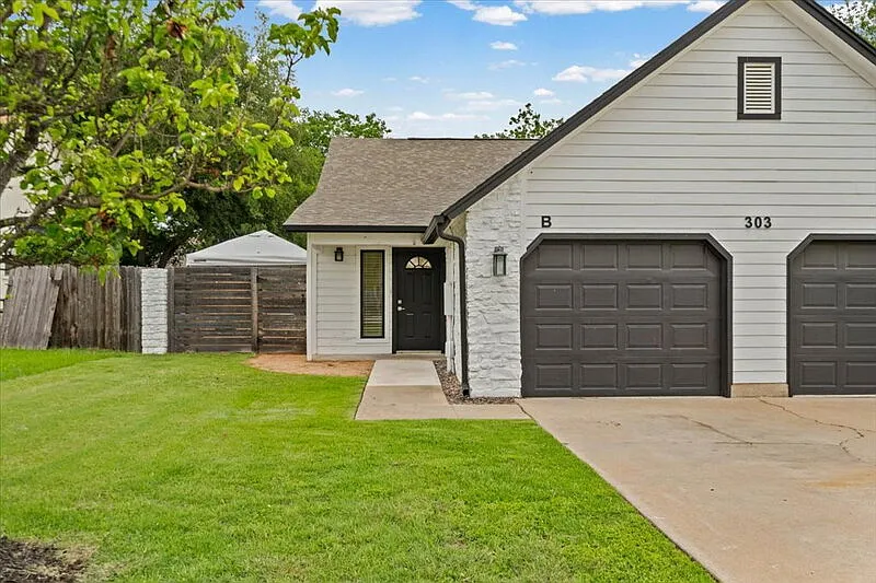 303 Fantail Loop #B