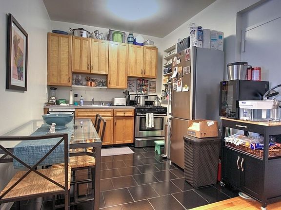 4th image of 239 E 14th St APT 2R