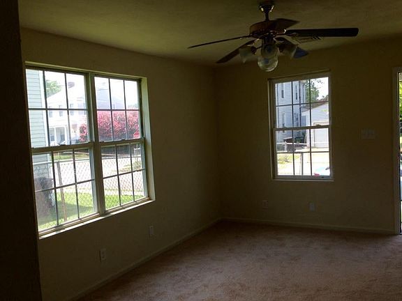 2nd image of 1423 Maple Ave