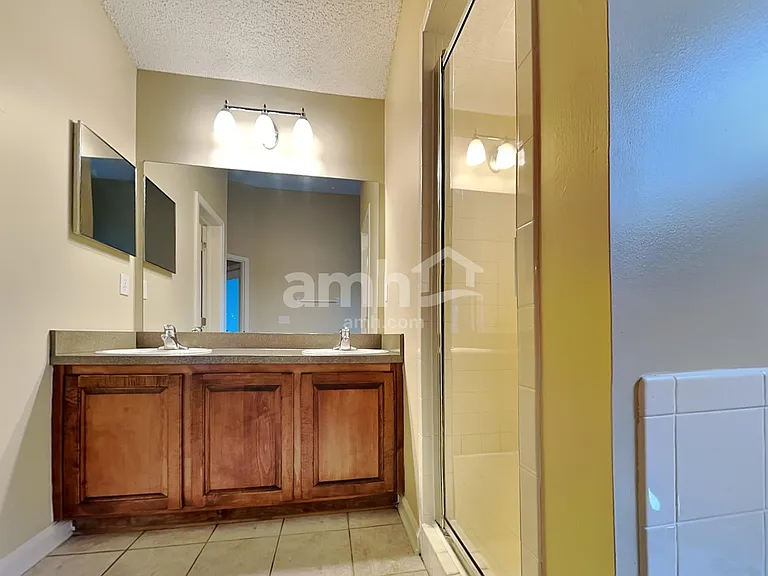 807 Hickory Knolls Dr — Photo 10