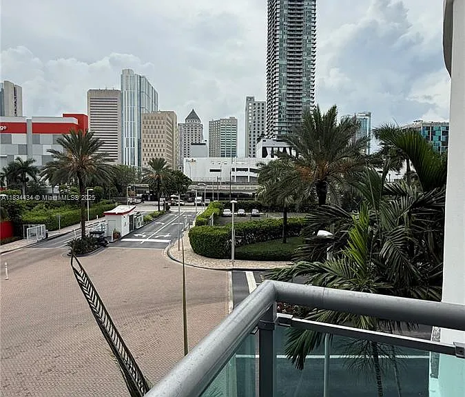 350 S Miami Ave — Photo 2