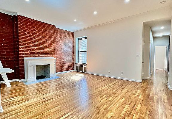 3rd image of 34 W 75th St #2C