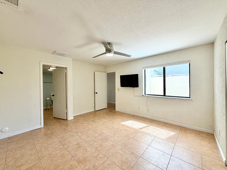 112 Willow Lake Dr — Photo 18