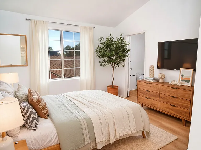 15920 Sherman Way #8 — Photo 2