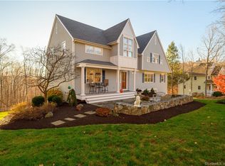 8 Yearling Ln, Sandy Hook, CT 06482