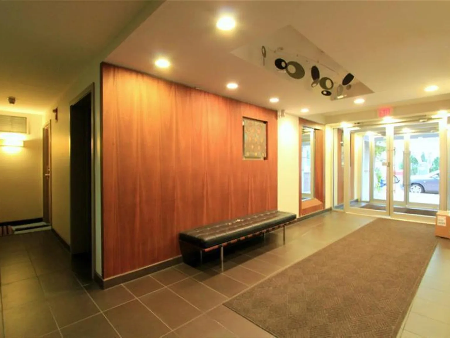 348 Franklin St — Photo 4