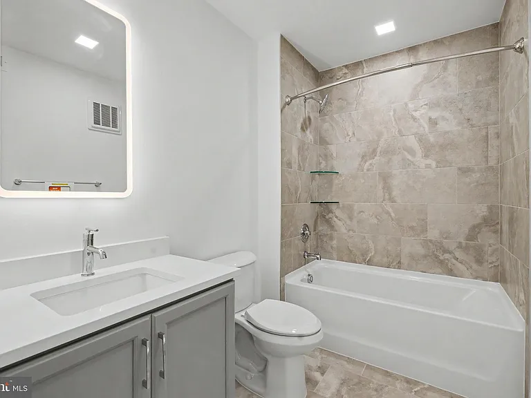 701 N Henry St #306 — Photo 41