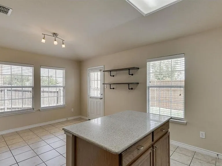 206 Serenade Ln — Photo 4