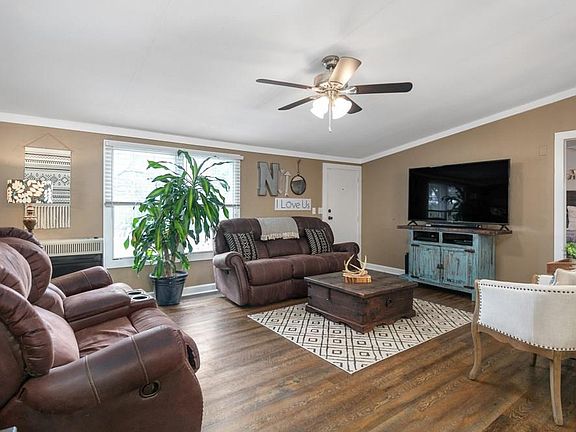 4th image of 18496 Cedar Dr