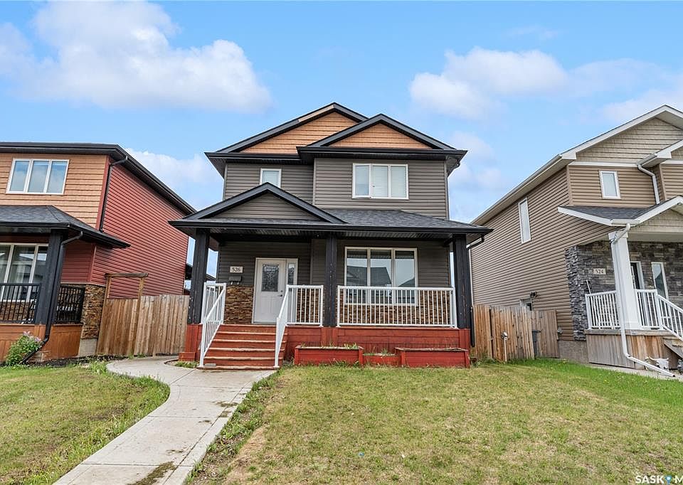 1st image of 526 Maple CRESCENT