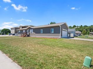 1506 Brandon Dr, Vermillion, SD 57069