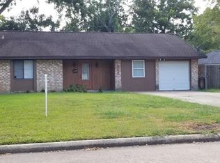 212 Wayne Dr, Clute, TX 77531