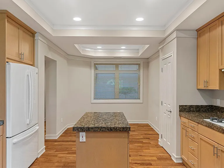 221 5th Ave S #105 — Photo 22