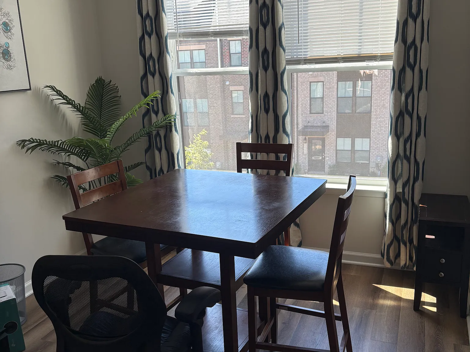 4 bed, 2031 sqft, $1,100 — Photo 4