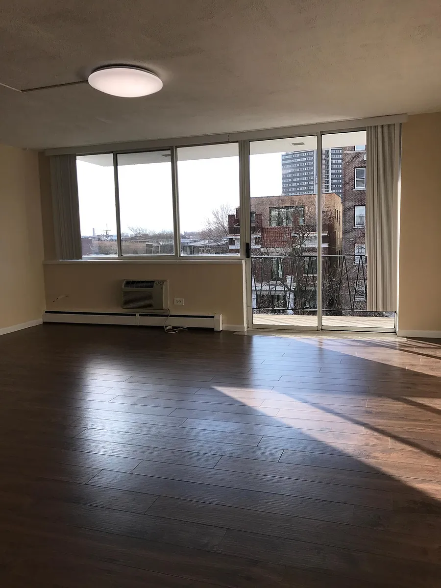 Building Photo - 5817 N Kenmore Ave #603