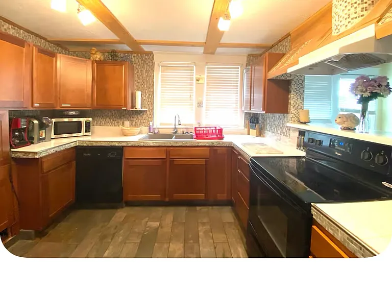 1706 Mary St — Photo 4
