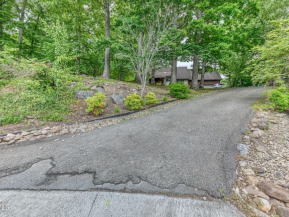 4th image of 912 Katies Way