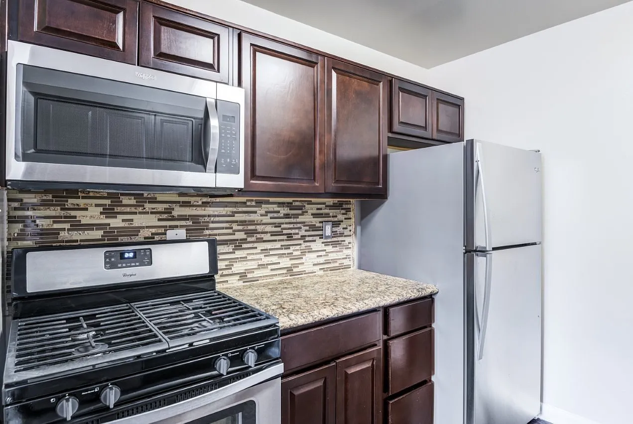 Willow Lake Apartment Homes — Photo 1