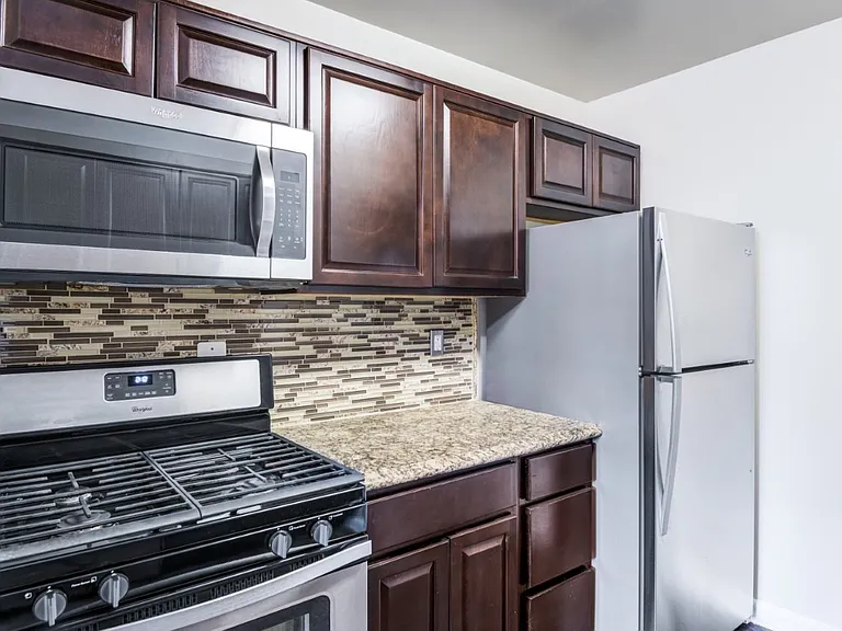 Willow Lake Apartment Homes — Photo 1