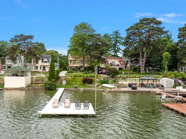 3642 Orchard Lake Rd, West Bloomfield, MI 48324
