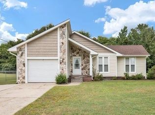 6338 Hawfield Dr, Fayetteville, NC 28303