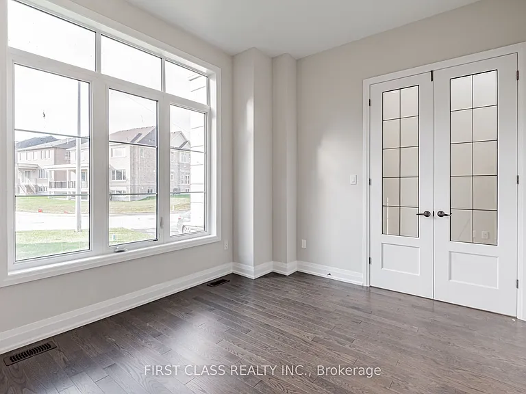15 Kenneth Campbell Ct — Photo 5