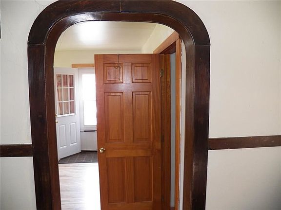 4th image of 8483 Columbia St