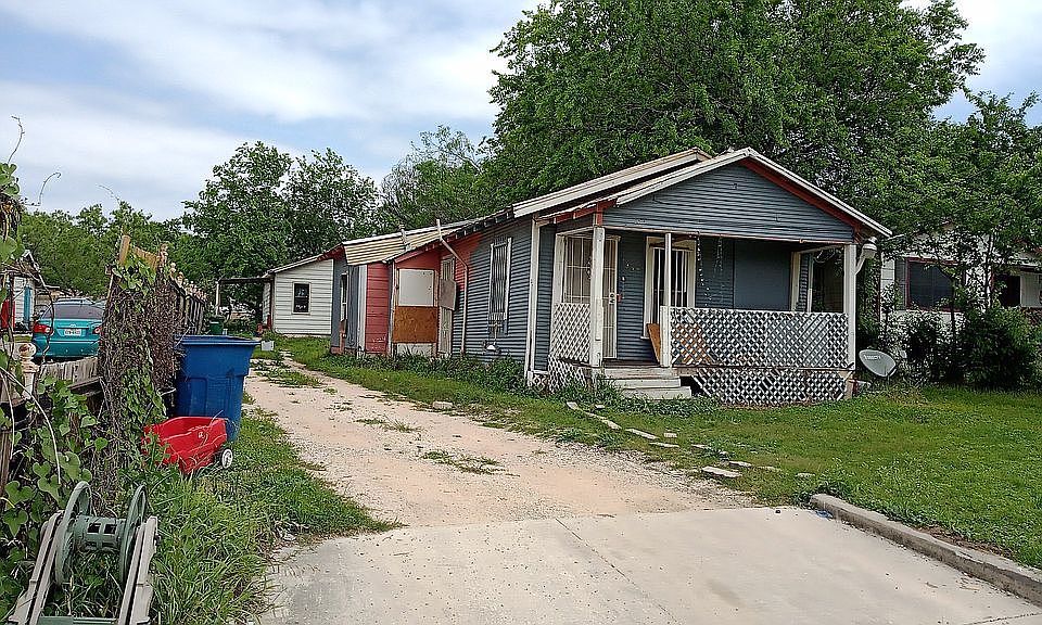 1st image of 133 Inez Ave