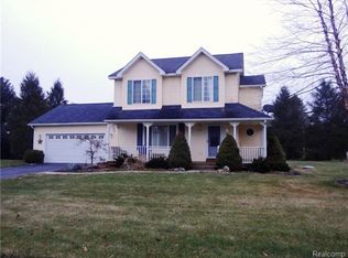 2358 Calvin Ct, Pinckney, MI 48169