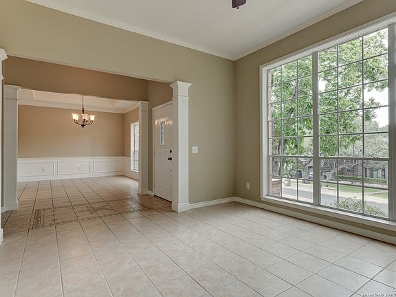 4th image of 8611 QUEEN HTS