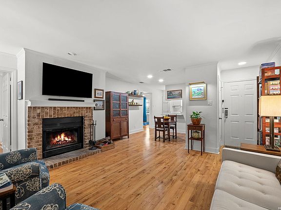 2nd image of 10955 Wurzbach Rd #102